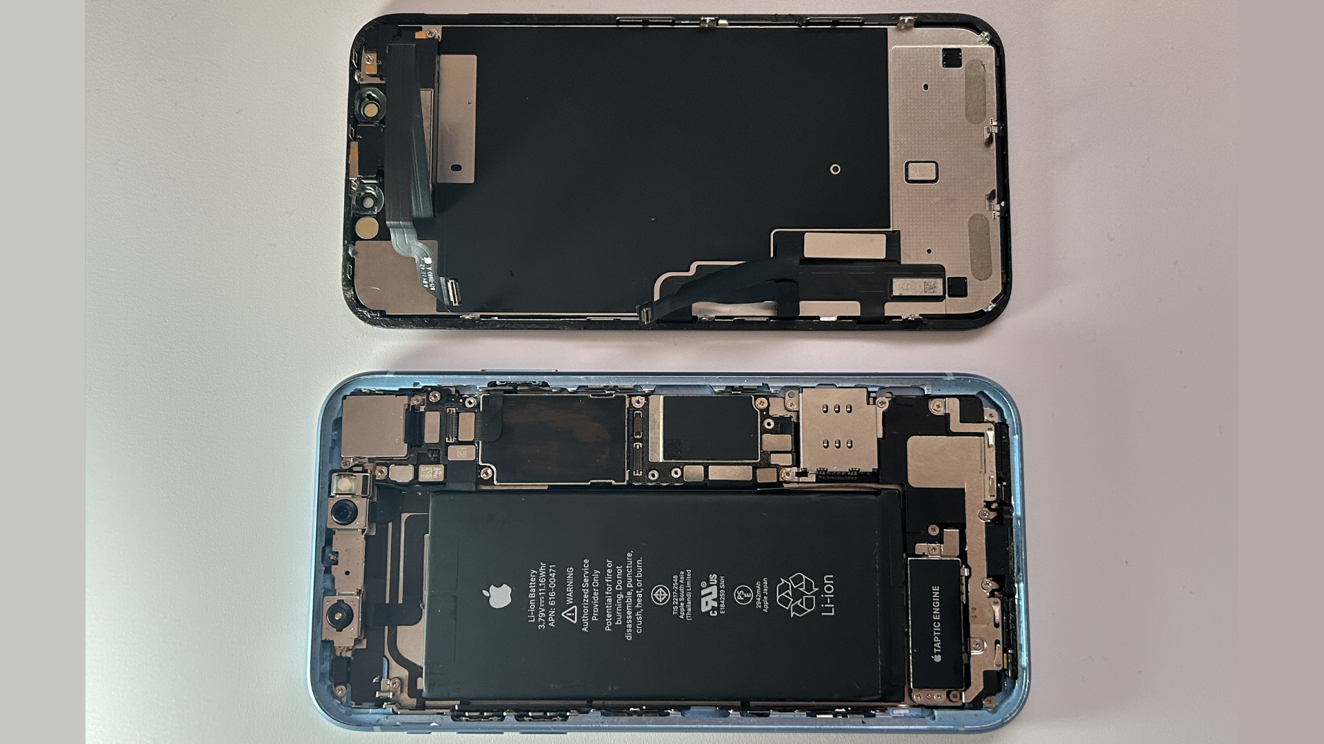 iPhone XR display fully disconnected from the device