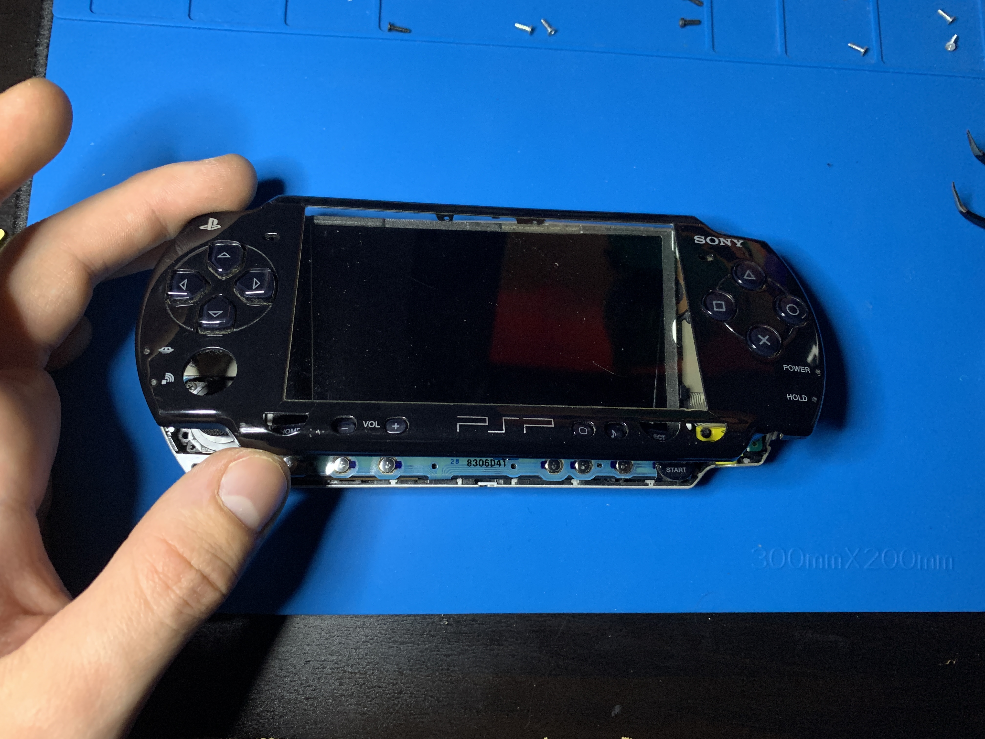 PSP 2000 with front faceplate removed and internal buttons exposed