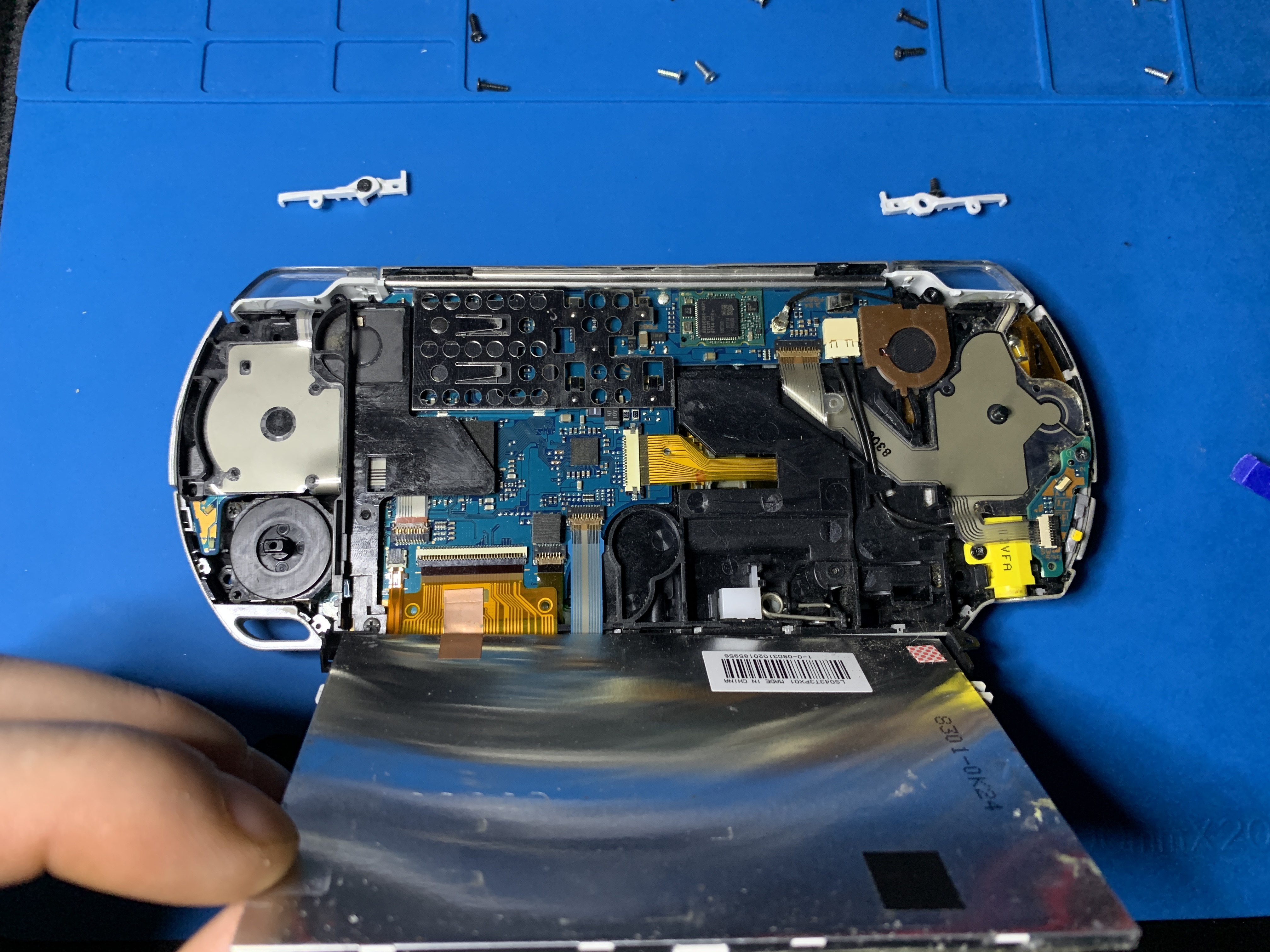 PSP 2000 LCD lifted to reveal D-Pad flex area
